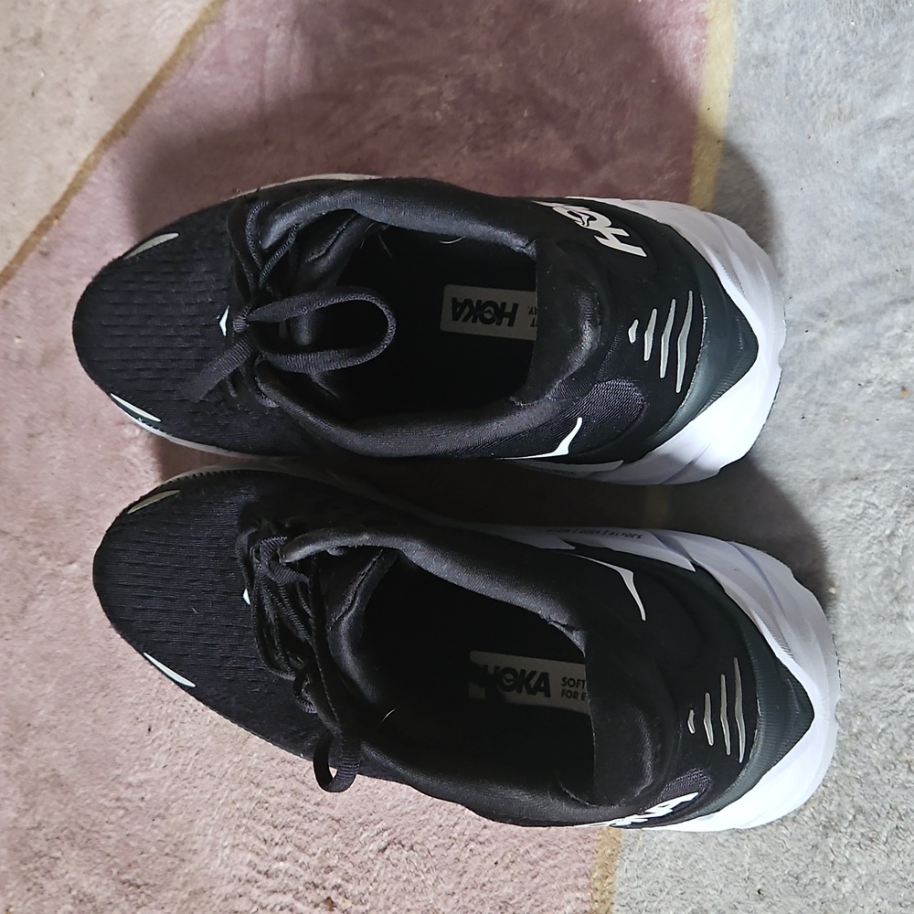 Hoka One One Clifton 9.5 B Black White Athletic Running Sneakers - Picture 4 of 10